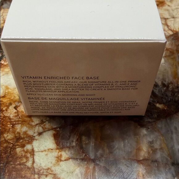 Bobbi Brown  Vitamin Enriched Face Base Moisturizer & Primer 1.7 fl oz - Picture 4 of 10